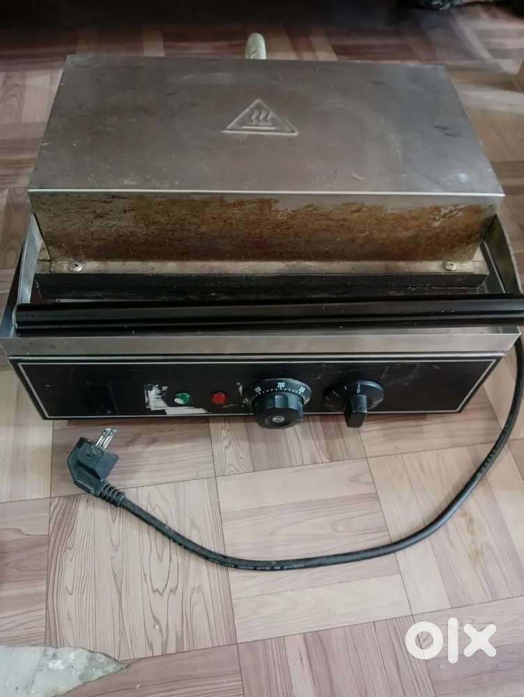 Waffle maker machine