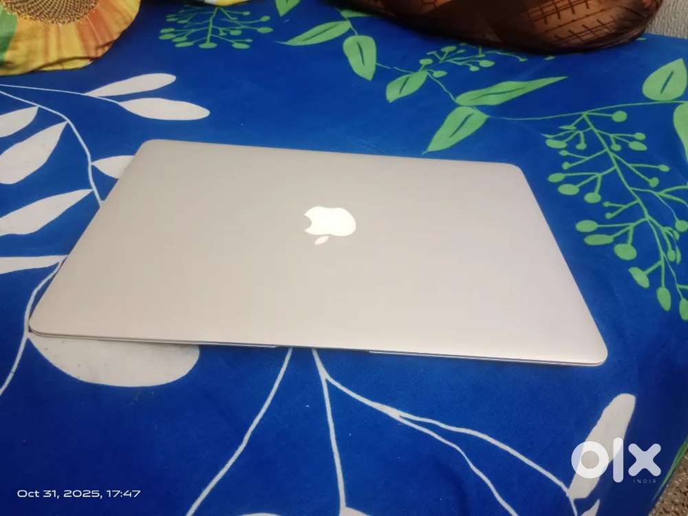 Apple Macbook Air_2016_Intel i5_ in Great condition for sale