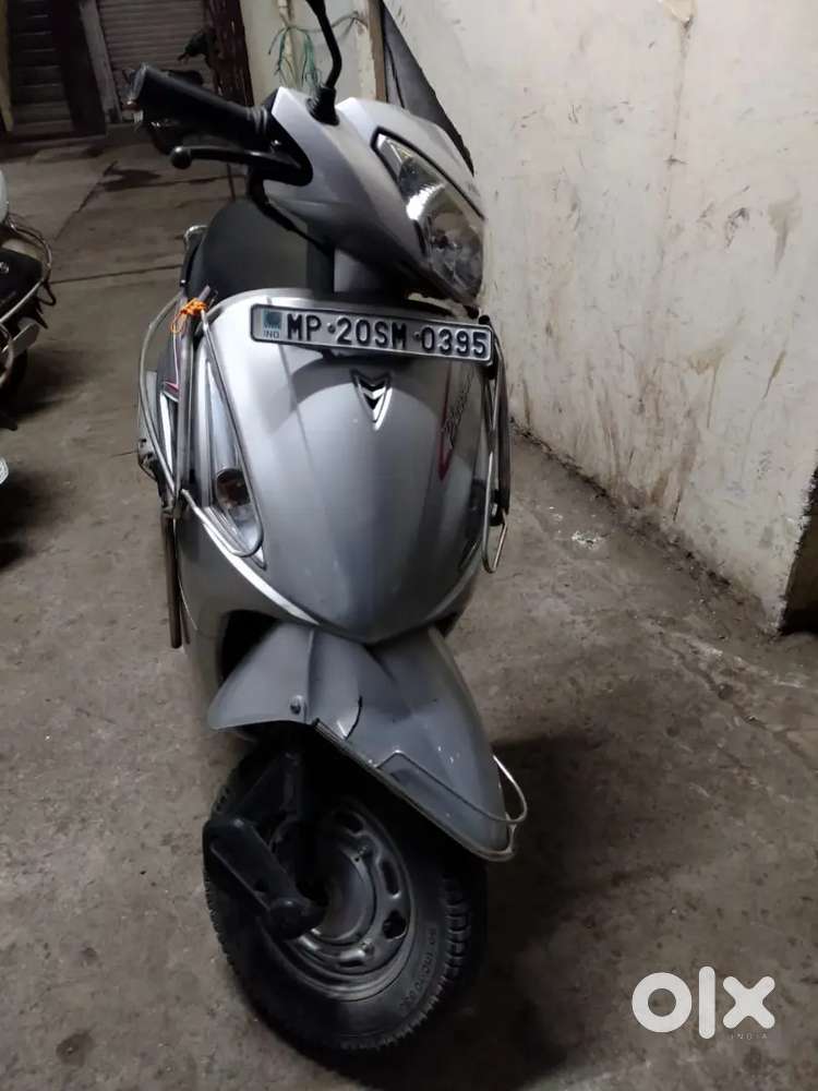 Silver colour.single hand best condition new bettary