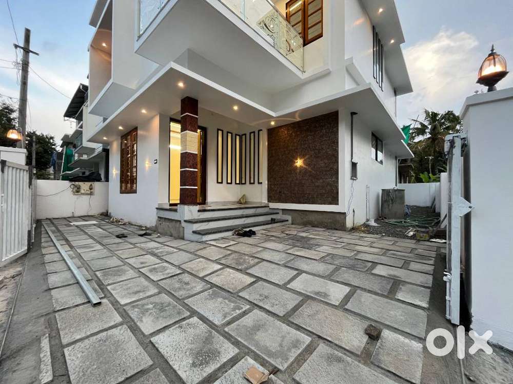 # Thrippunithura കിടിലൻ ലുക്കിൽ  #Udayamperoor അടിപൊളി 3bhk