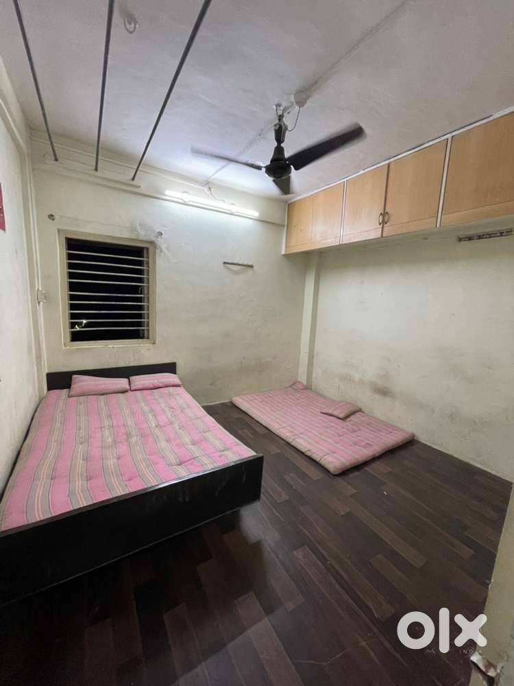 Looking for female flatmate