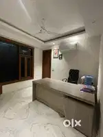 Ready-to-move office space (1000 sq. ft.)