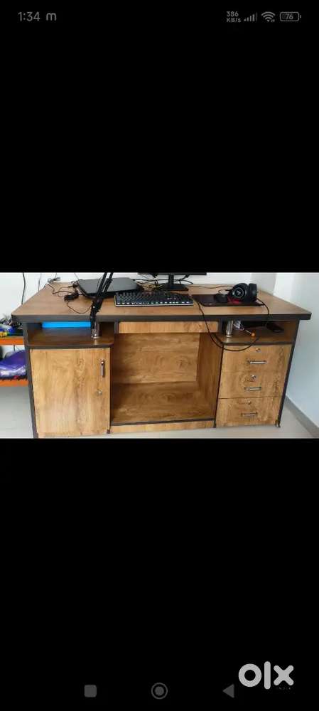 Computer table
