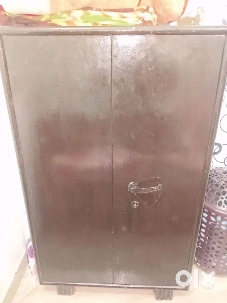 Godrej ki orginal almirah h heavy wala loha markit wali se dugni bhari