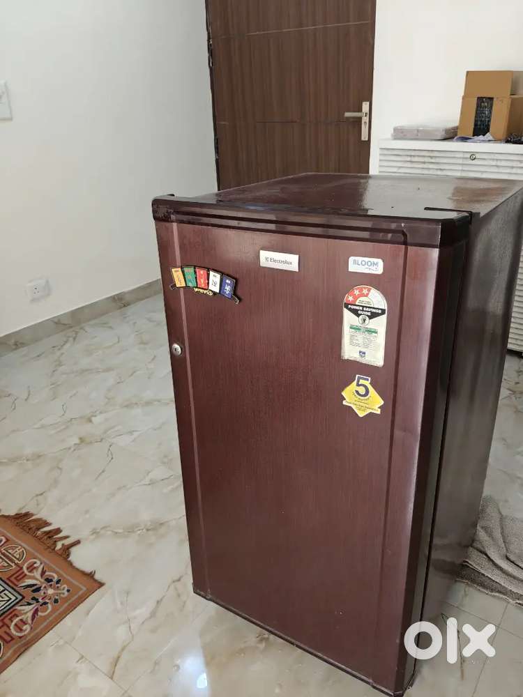 Whirlpool Refrigerator Moderate Usage Urgent Sale