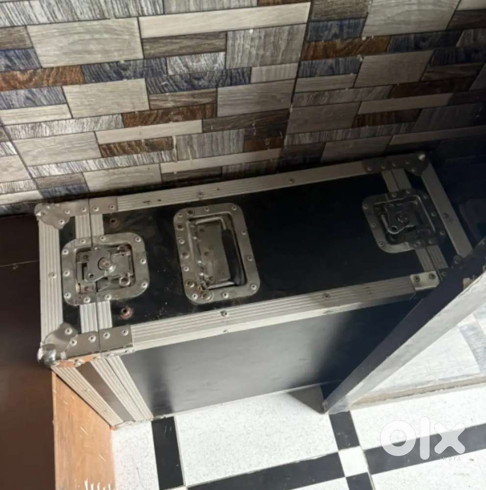 Speaker DJ set 2 base 2 top 1amplifier and mixer