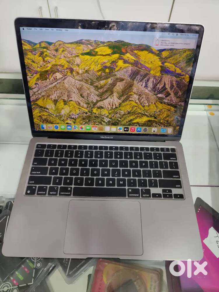 M1 Air Mac book, 8gb ram , 256gb ssd, 13.3 led screen, good condition