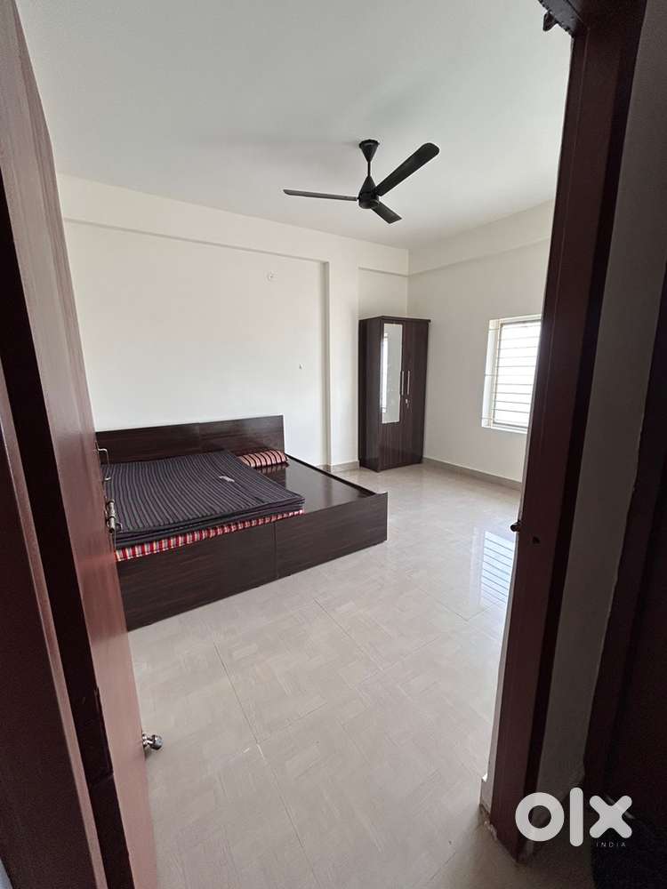 Need a working girl flatmate for 3BHK flat