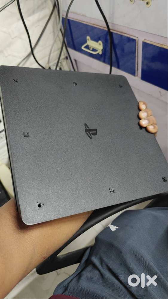 PS4 slim 1 TB
