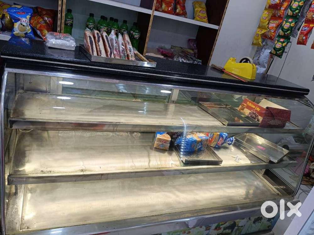Chiller display for cakes