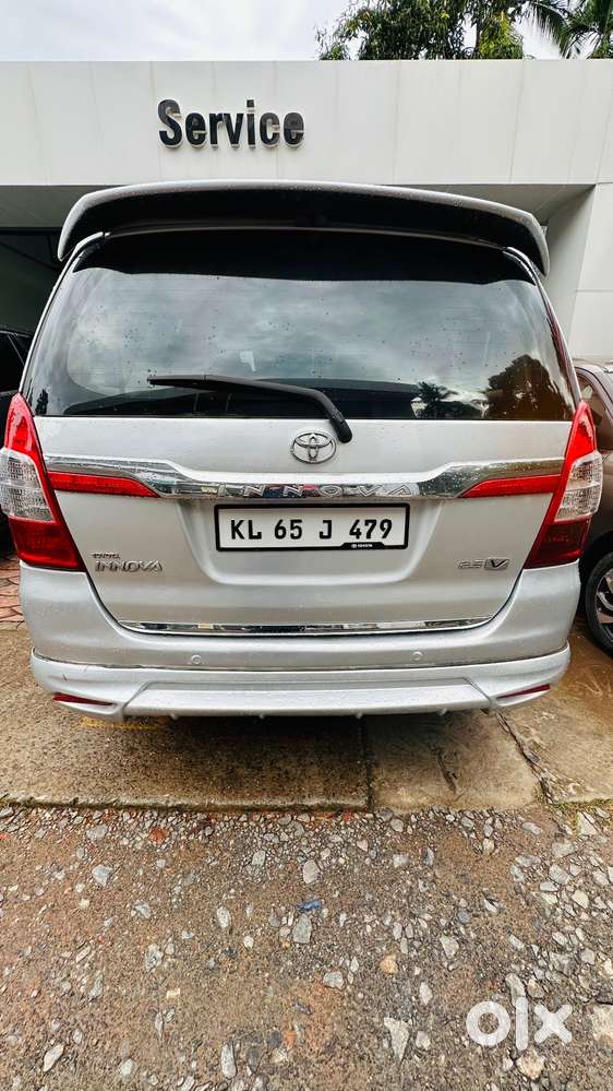 TOYOTA INNOVA V 2.5 2010