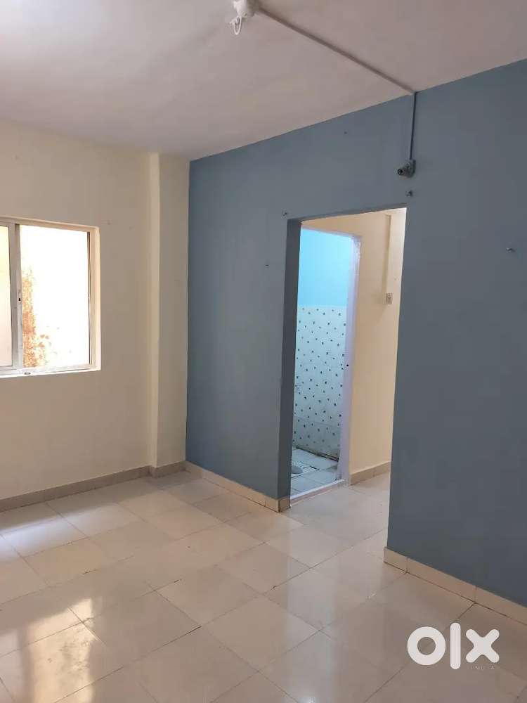 1 Bhk Flat For Heavy Deposit