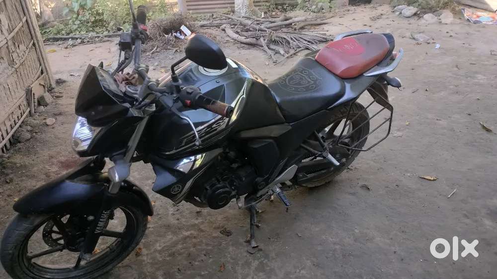 Sell or exchange my yamaha fzs tiptop condition