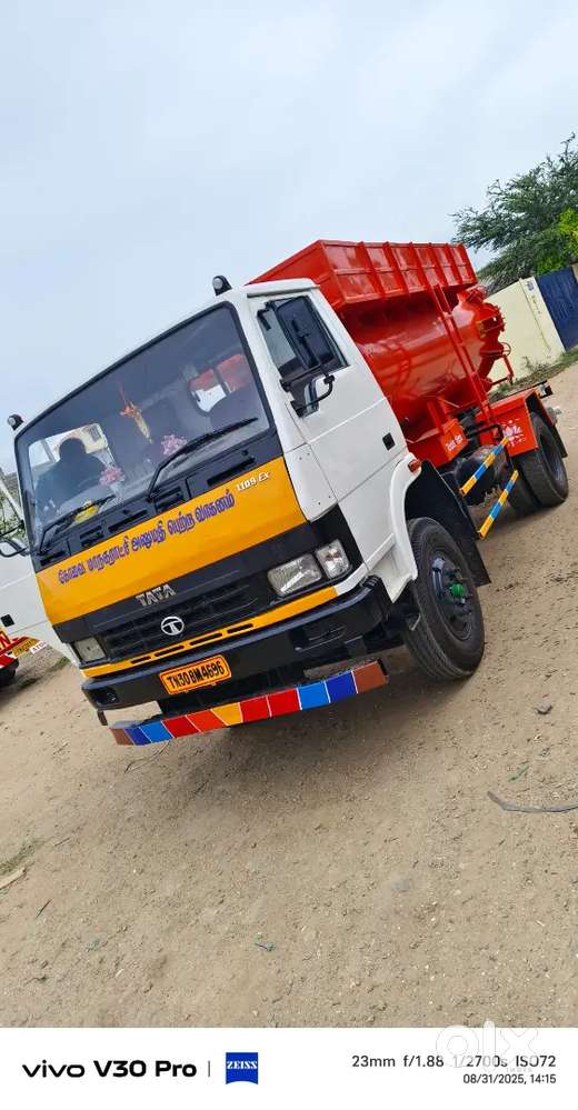 Septic tank vechile Showroom condition  கழிவுநீர் உறுதி விற்பனைக்கு
