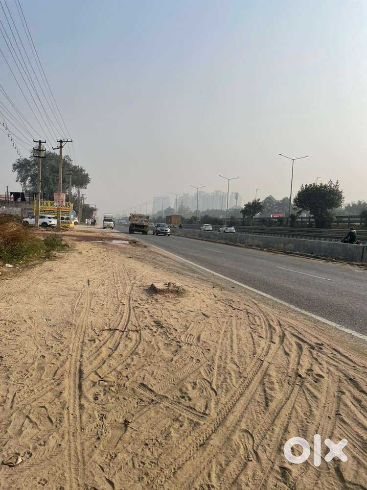 200 Gaj plote for sale nh8 near vatica and imt manesar