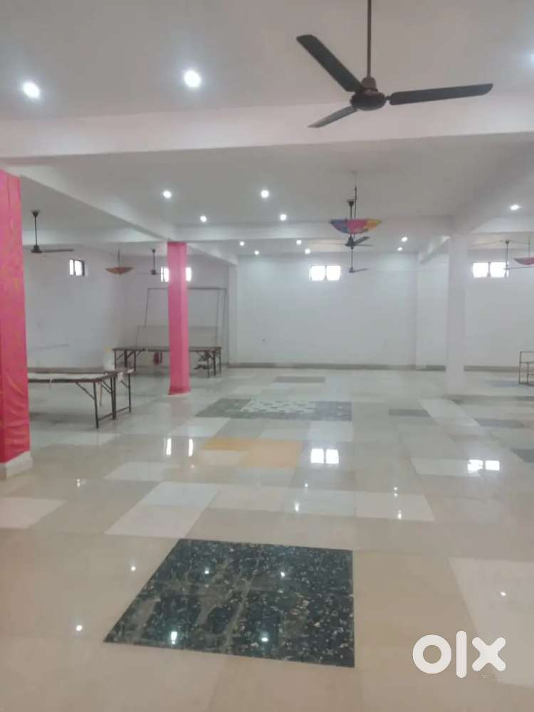 Rent Hall Frount 3600 sqft. Near Amiety Campuses Gomti Nager Lucknow
