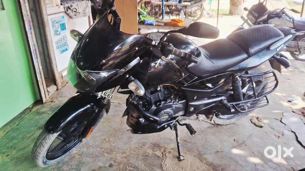 Good Condition full Black bike koi problem nahi hai self star hai