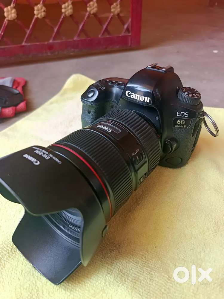 Canon 6d mark ii with 24-105 L ii lense and 2 original canon batteries