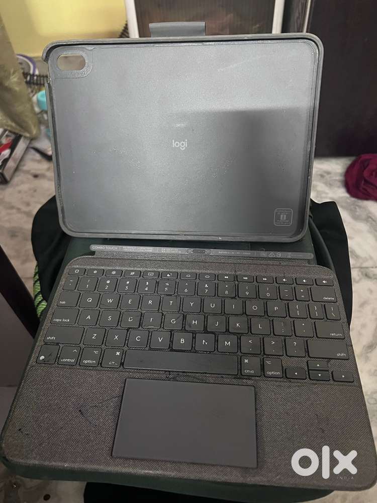 LOGITECH COMBO TOUCH FOR IPAD 11th gen and 10th gen