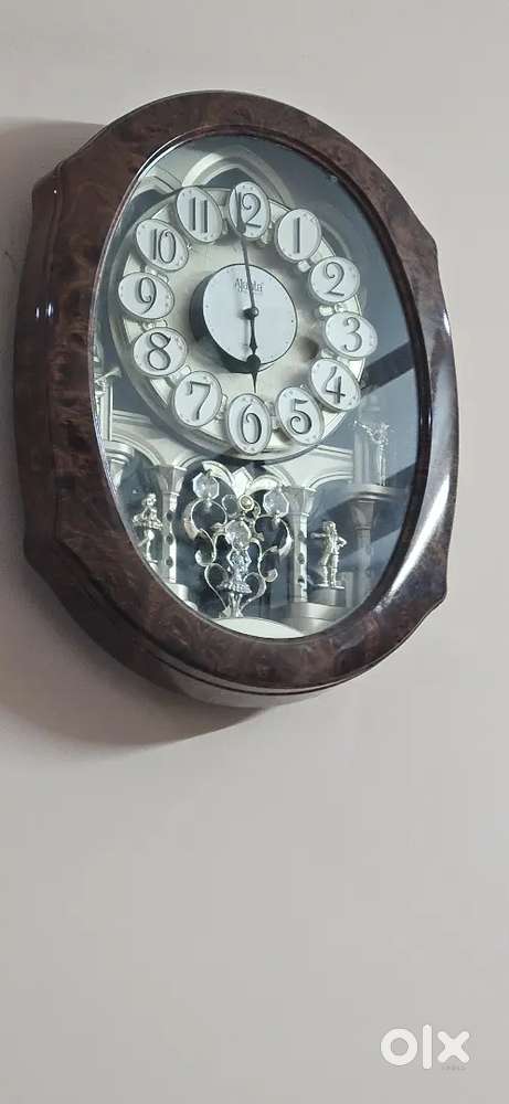 Wall pendulum clock musical with lights