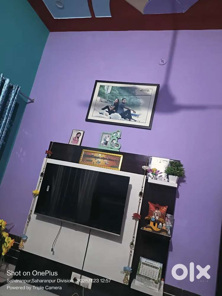 100gaj me bana hua he furniture complete he