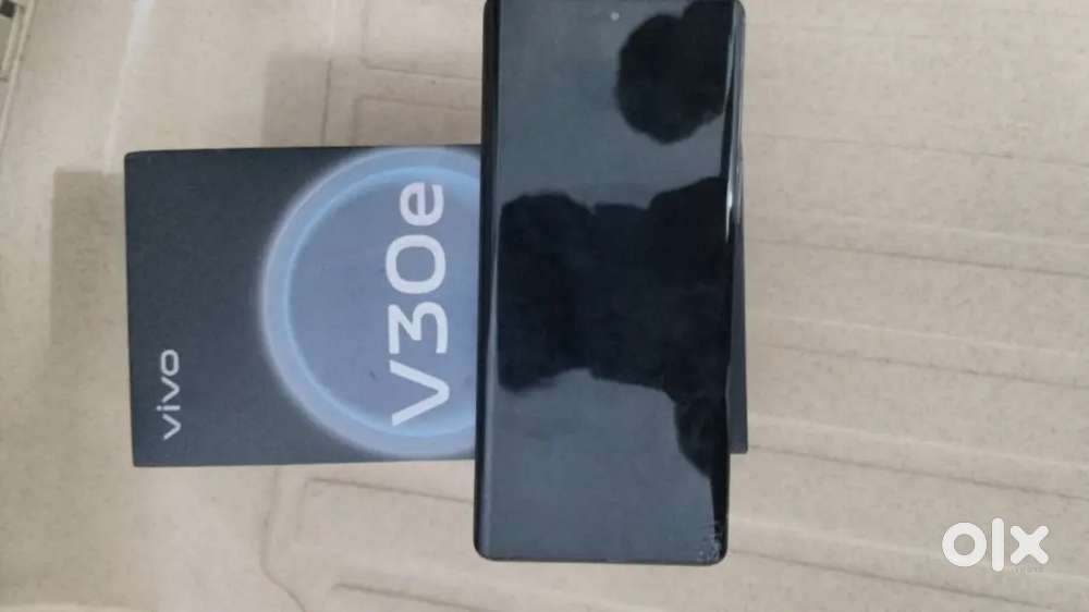 Good condition display glass corner only broken