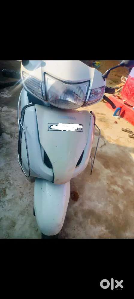 Activa White