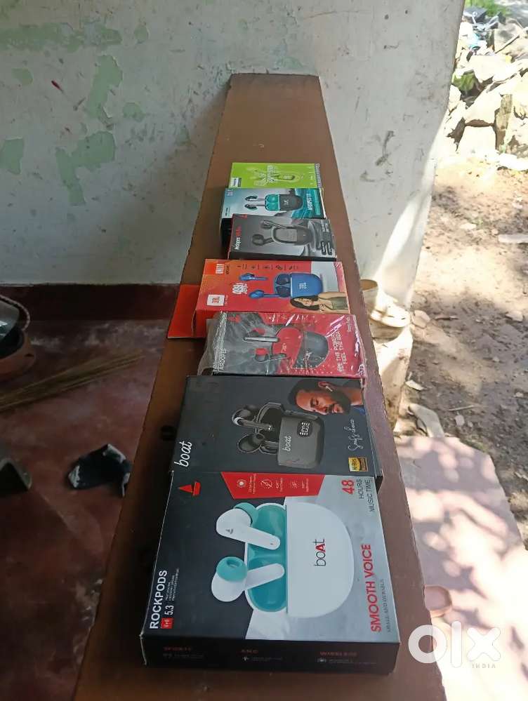 Boat and jbl airpods at 400/-