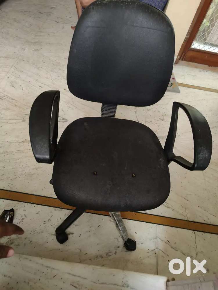 Office Revolving Boss Hydraulic Chairs for Home & Office Purpose.