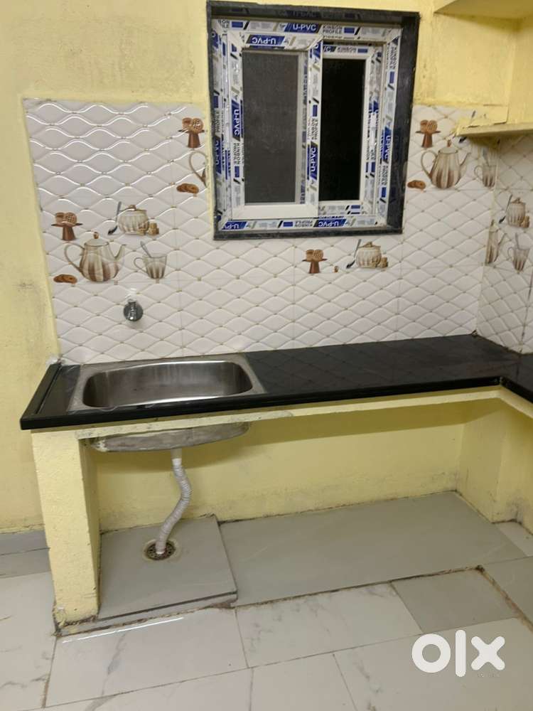1 Room with Kitchen To-Let at Paparayudu Nagar