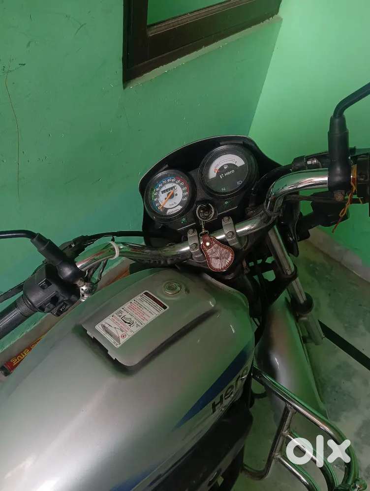 Splendor 2018 model silver colour