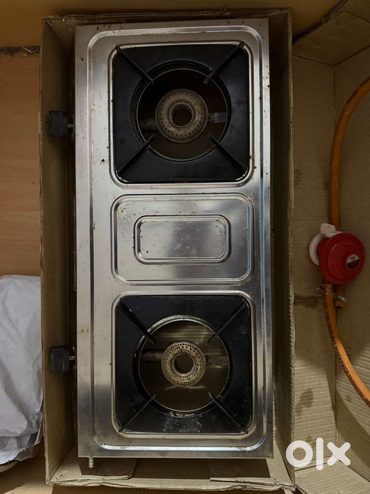New 2 burner stove with regulator and pipe