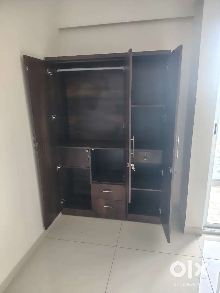 Factory new 3 door wardrobe