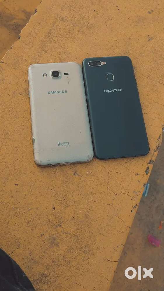 Both phon want to sell