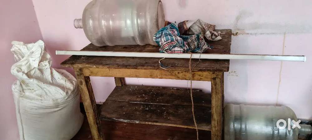 Puri stand and wood table for sale