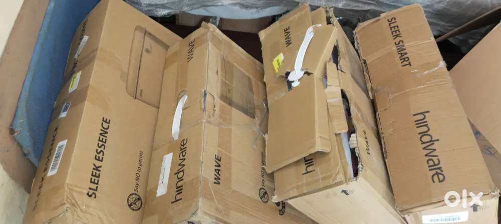 Toilet flusher hindware box piece