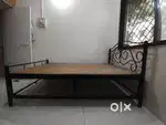 Iron queen size bed 6*4