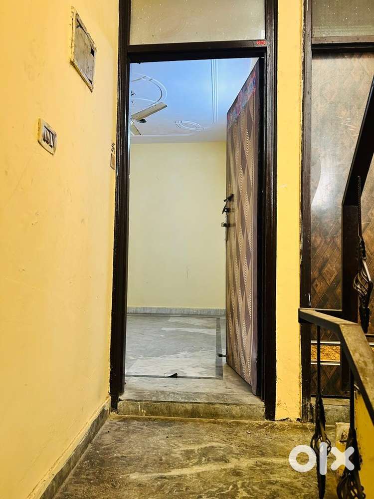 To Let - Indpendent Builder Floor in West Delhi
