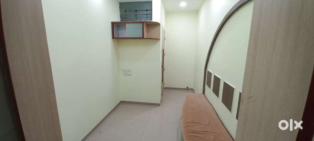 Commercial purpose 3 bhk semi furnished flat at Tarabai Park bus road