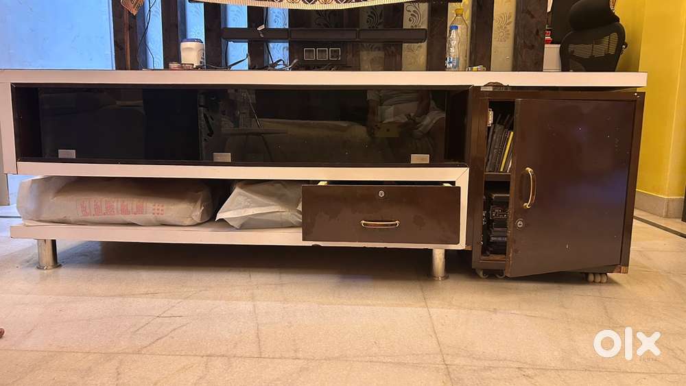 DESIGNER TV UNIT
