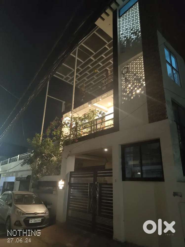 PG available for Girls. 24*7 CCTV.1 KM Krishna Nagar Metro station