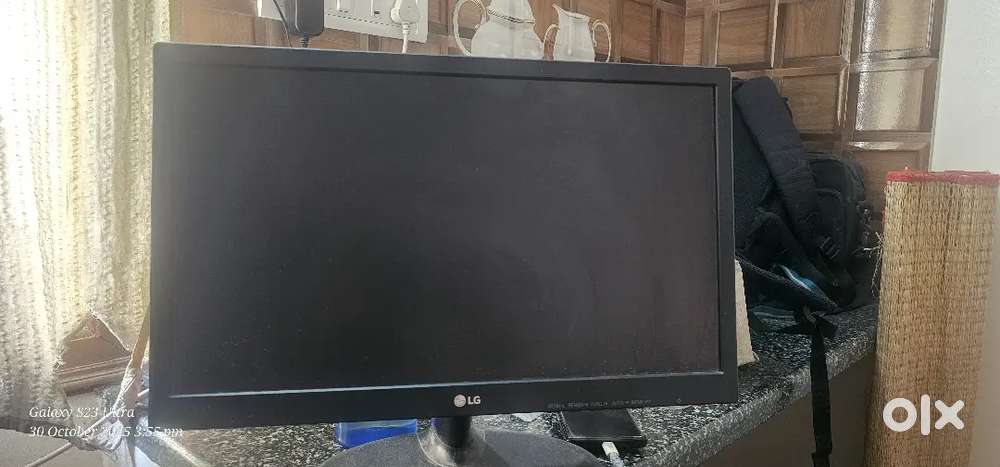 LG Monitor (Big one - 18.5 Inches)