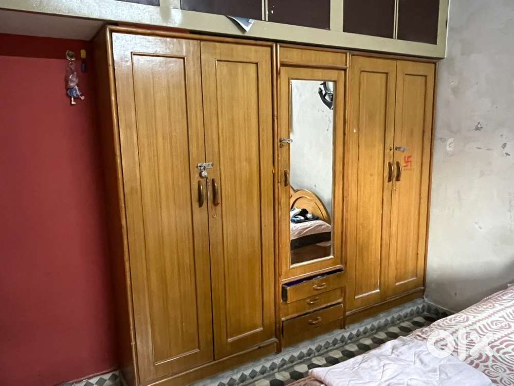 Wooden wardrop