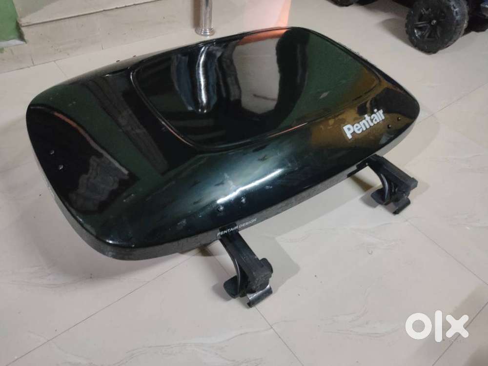 PENTAIR PREMIUM ROOF BOX WITH CARRIER.