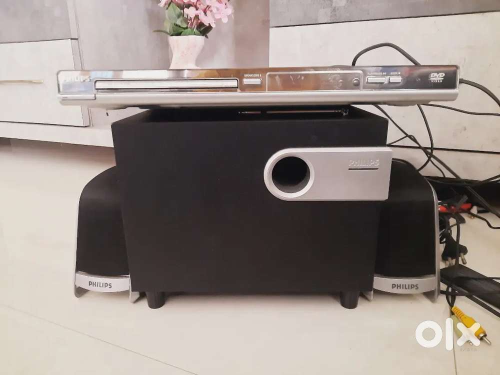 PHILIPS DVD PLAYER AND SPEAKERS