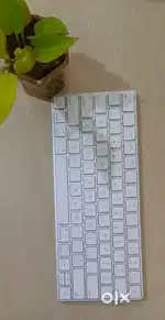 Selling apple keyboard wireless chargeable A1664 model new condition