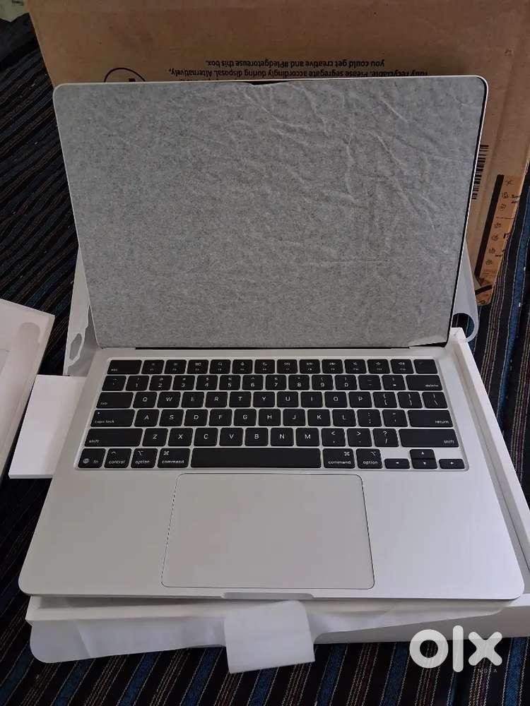 MacBook Air M4 New only open Box, Bill Box Charger everything