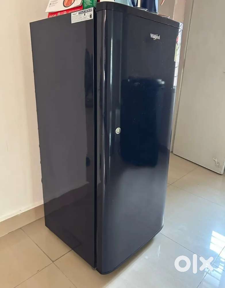 Whirlpool Single Door Fridge 185 L 1.5 yr old