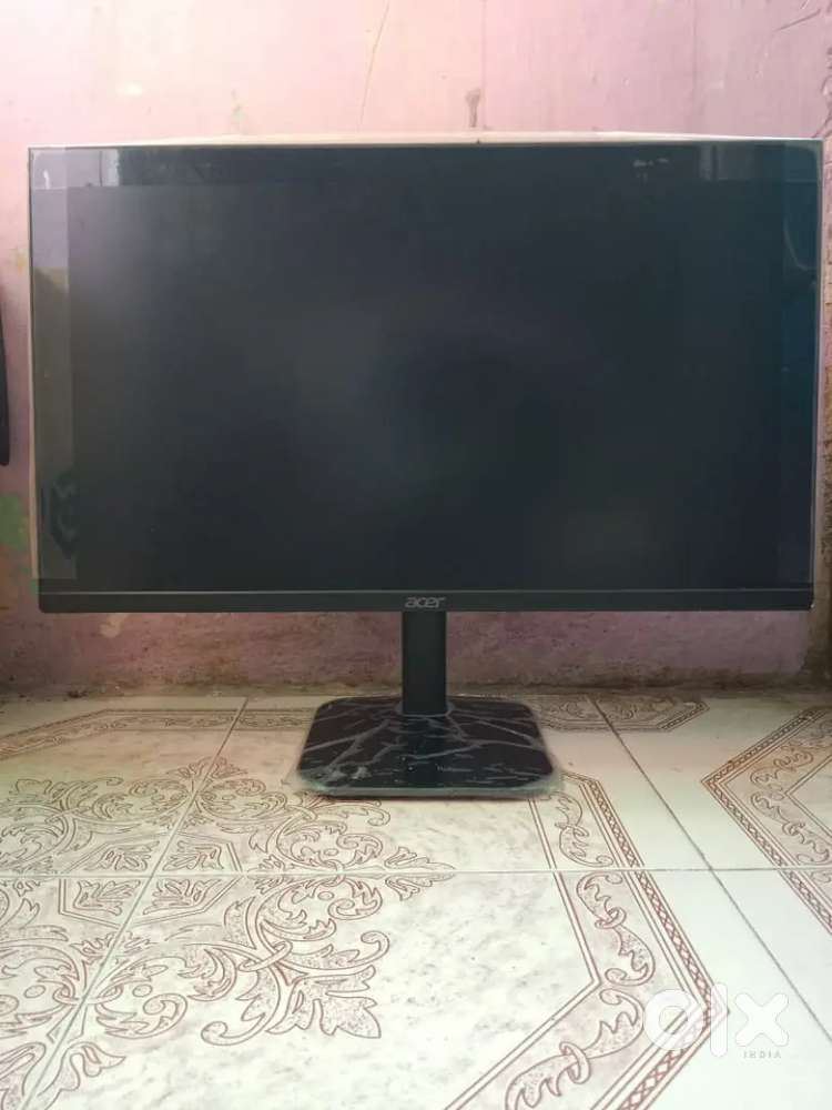 Stand Monitor (KA242Y) gaming PC in good condition