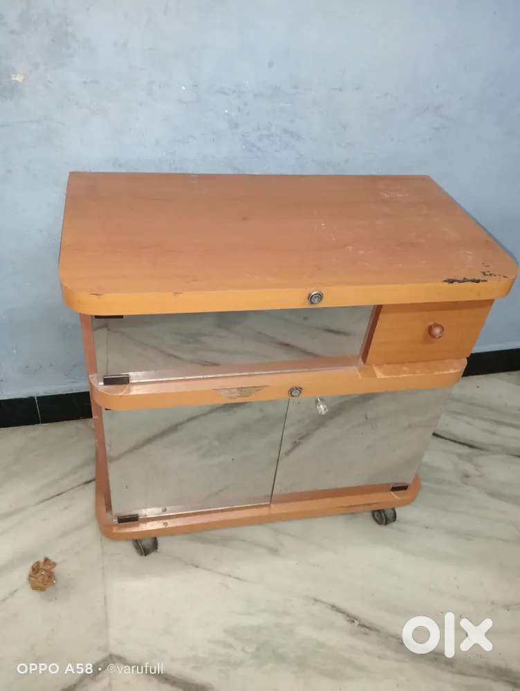 CoboardBlay three glass opendoor with single drawyer in moveing weel